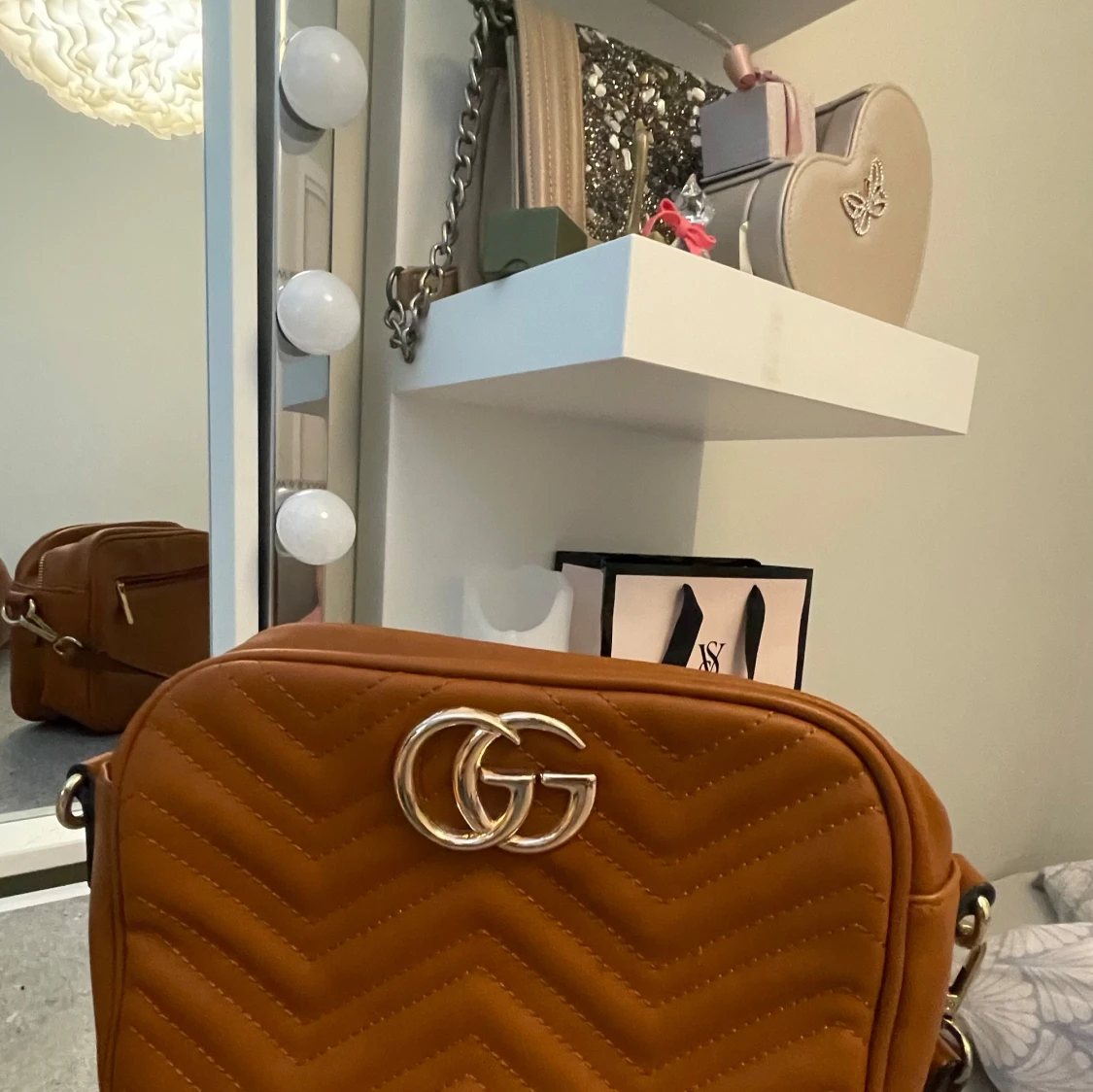 Gucci axelväska i brun 