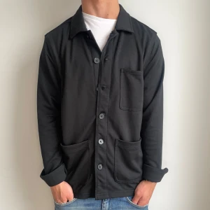 Overshirt  - Riktigt snygg overshirt i skönt material | Strl - M | Skick - 10/10 | Nypris - ca 1200kr | För ytterligare frågor är det bara att skriva 🦅