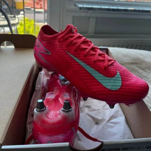 Nike mercurial vapor 16 elite  - Helt nya vapor 16 elite direkt i kartong! Skriv om det är något du undrar eller för fler bilder! Storlek 40,5