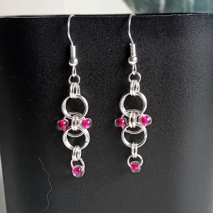 Egentillverkade örhängen  - Egentillverkade örhängen. Öronkroken är nickelsäker och aldrig använda Längd ca 4.5cm långa 