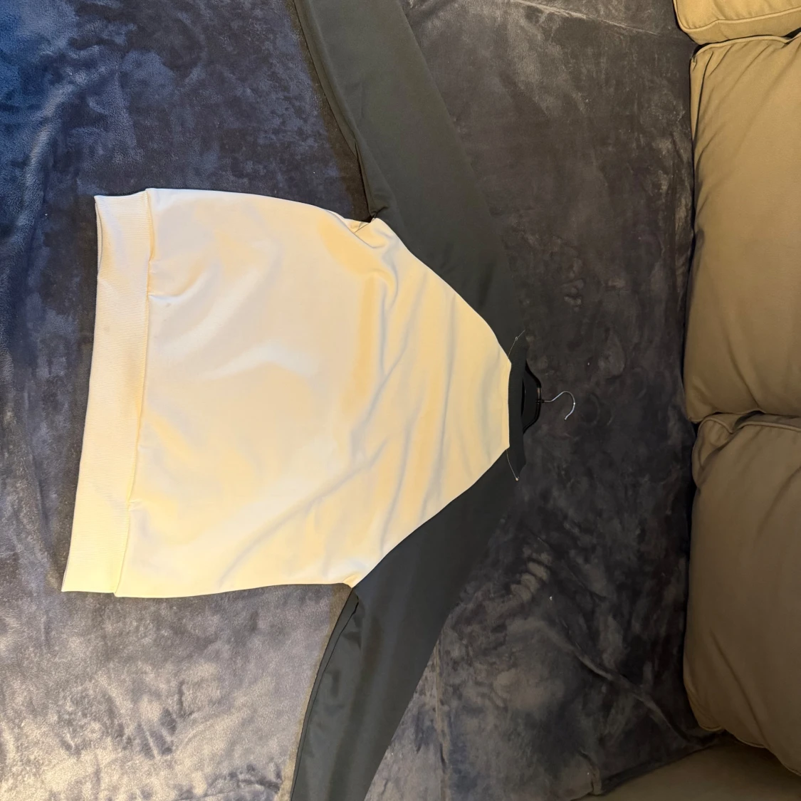 Svartvit sweatshirt från Mabinke - 2