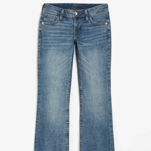 Lågmidjade jeans - Säljer dessa fina Lågmidjade jeans från hm som endast är testade en gång. Jag säljer då de ej passade