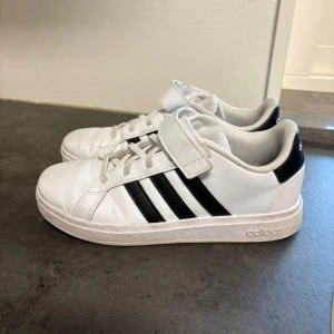 Barnskor som ny - Barnskor adidas använda 2-3 gånger. 