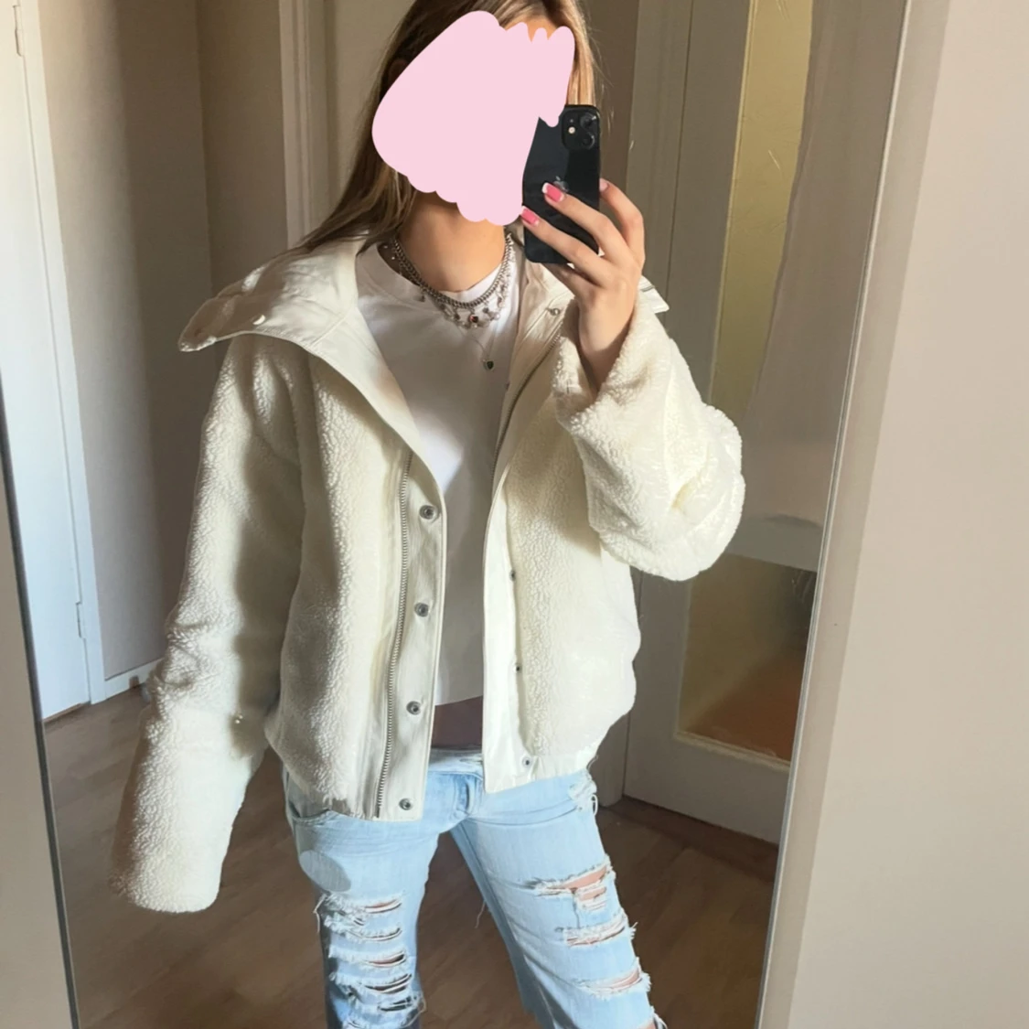 Vit teddyjacka med dragkedja