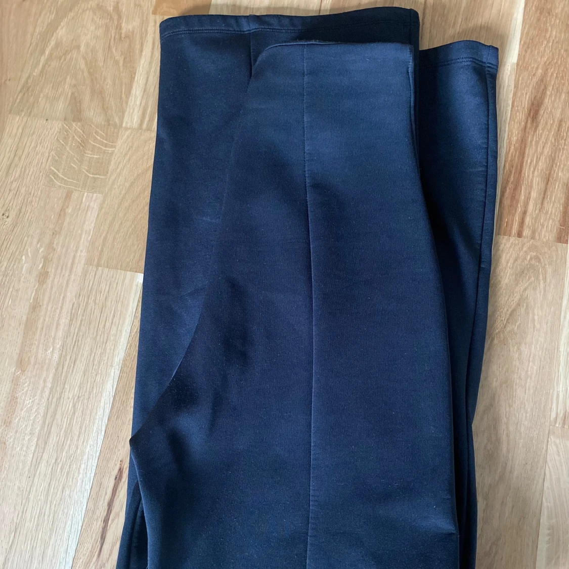 Svarta vida byxor från Nelly - 1