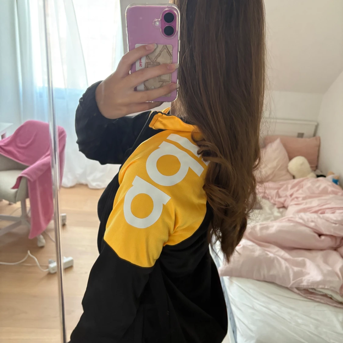 Svart och gul Adidas gympakofta - 3