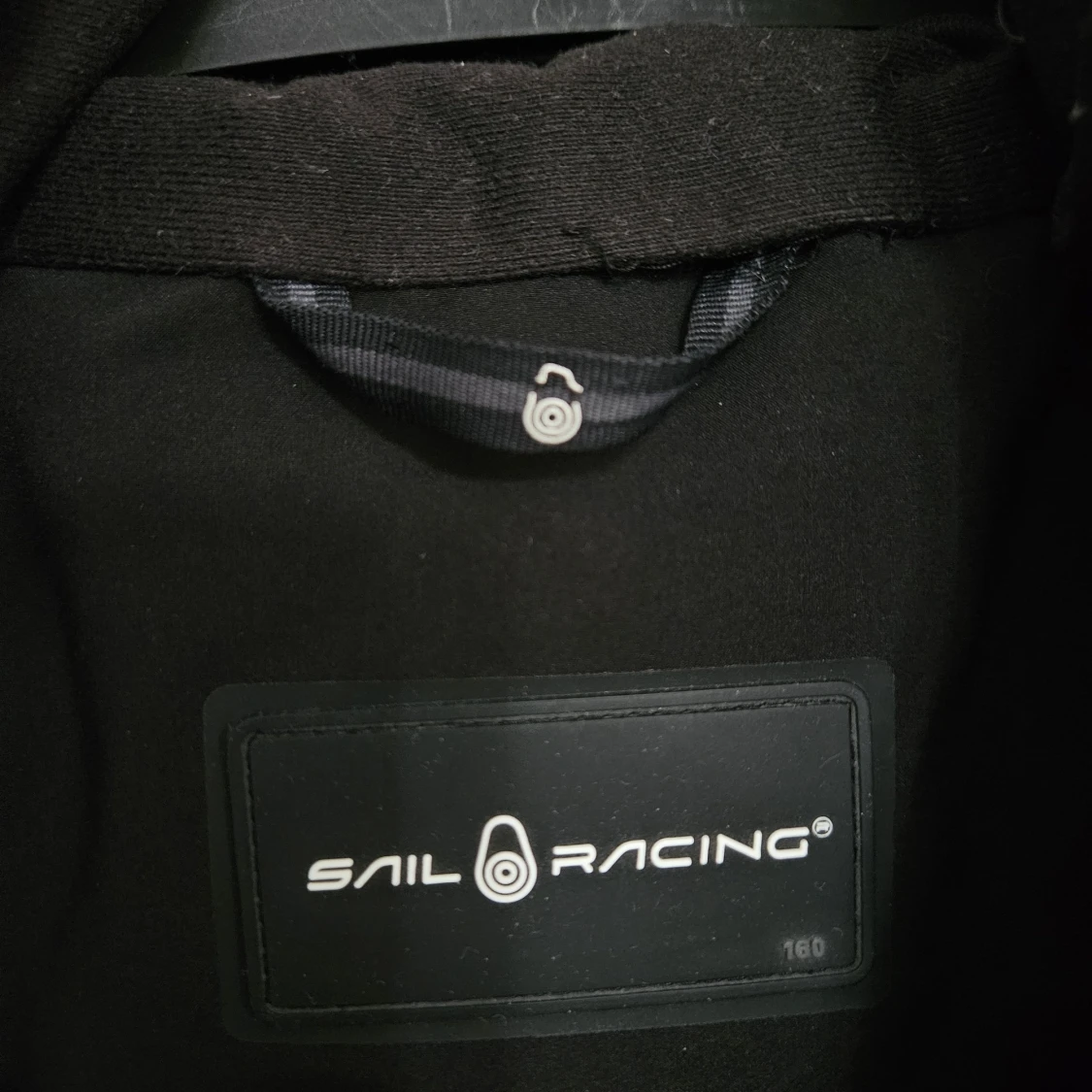 Svart dunjacka från Sail Racing - 4