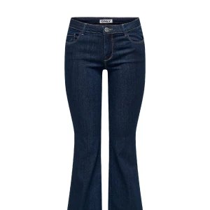 Bootcut jeans från ONLY i mörkblå denim - Mörkblå bootcut jeans från only. Skirv för bilder💕