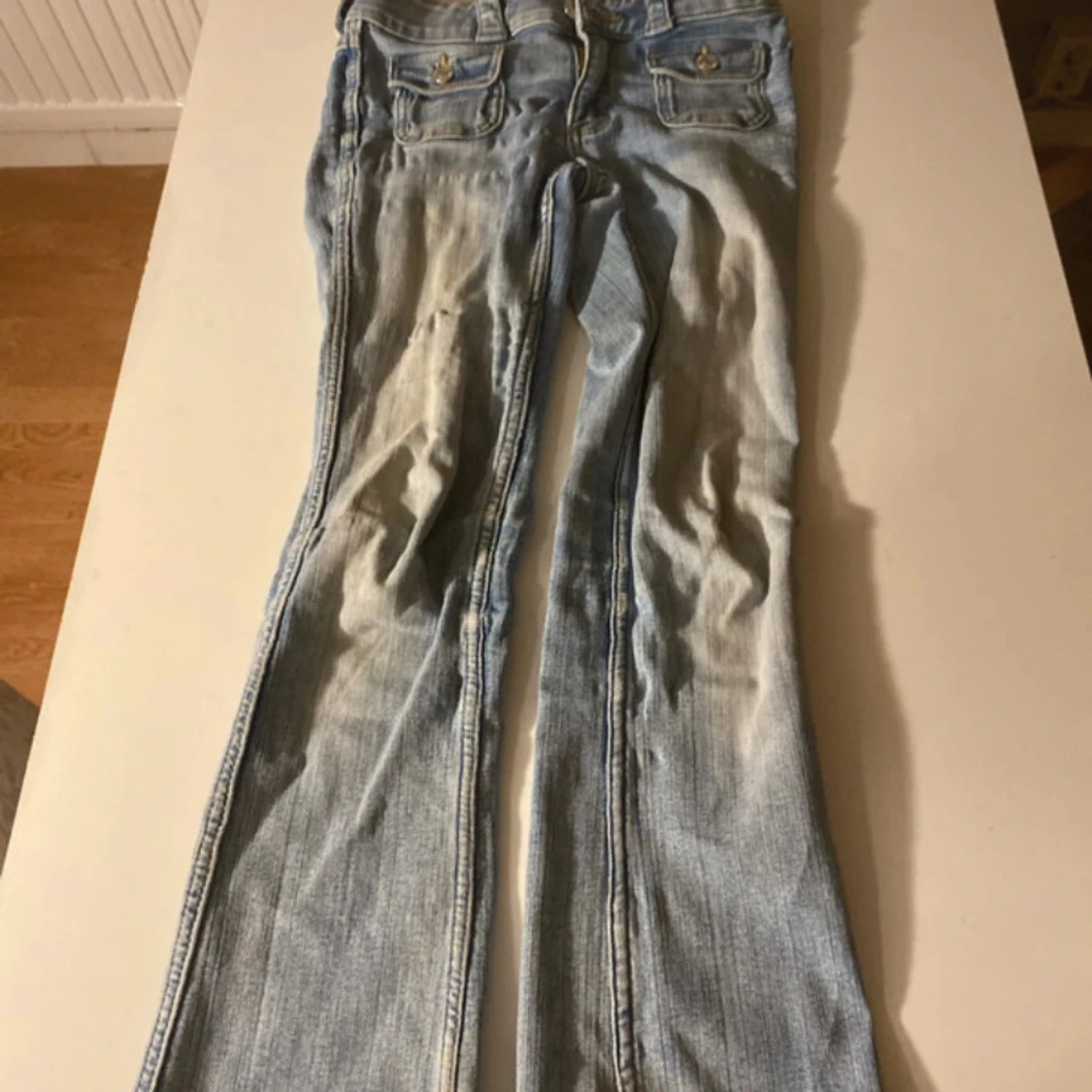 Bootcut jeans i ljusblå denim från H&M