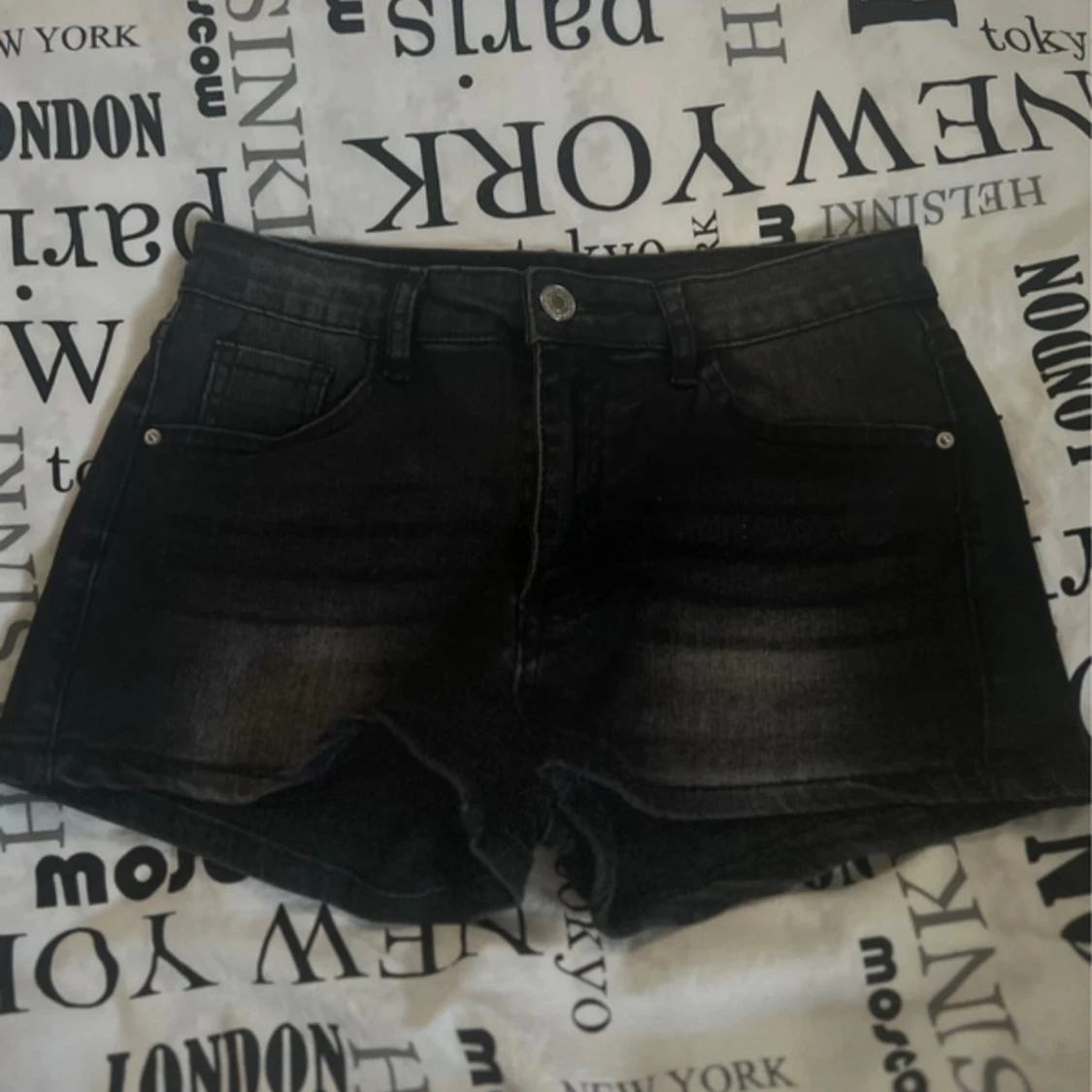 Svarta jeansshorts - S