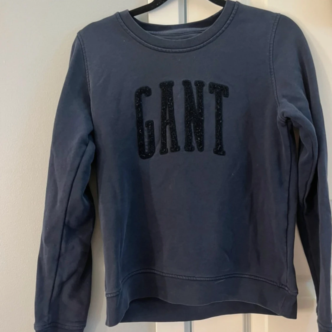 Mörkblå sweatshirt från GANT XS