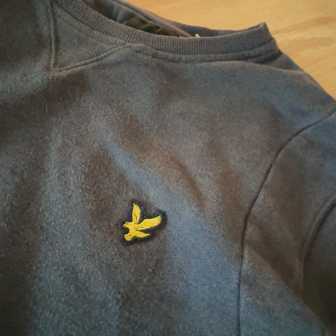 Mörkblå sweatshirt från Lyle & Scott - 2