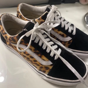 Leopard vans skor  - Fint skick som nya 