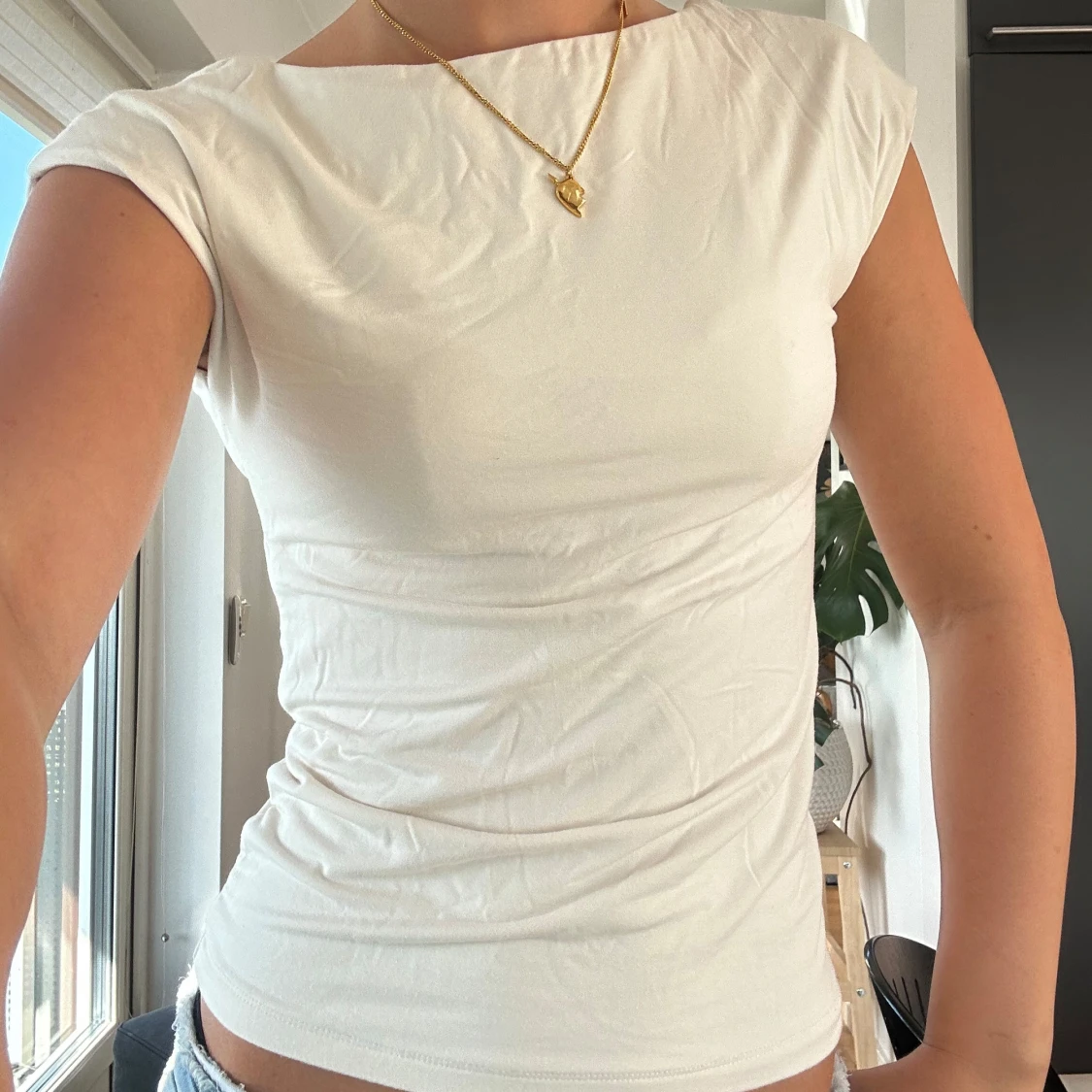 Vit topp med öppen rygg och twist - 1