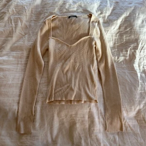 Topp - Beige ribbad topp från Gina Tricot. 💕