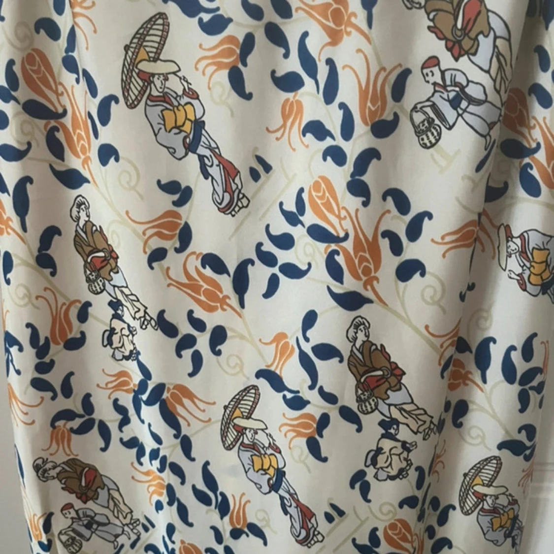 Långklänning med asiatiskt mönster - 1