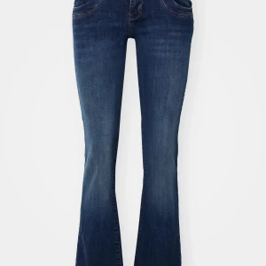 Blå bootcut jeans från LTB - Säljer dessa supersnygga och populära blåa jeansen från LTB i modellen ”Valerie”!💓 storlek L 30 W 25
