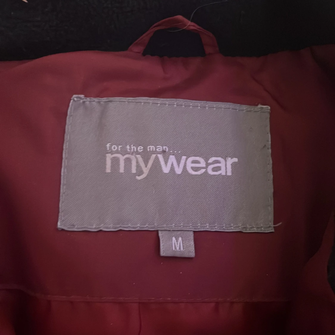 Vinröd dunväst från MyWear M - 2