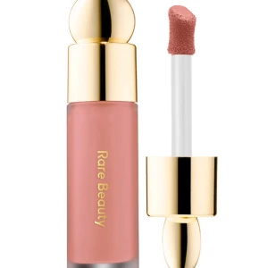 Rare Beauty rouge - Helt ny, köpt på Sephora för 3 dagar sedan. Har inte öppnat varken självaste blushen eller kartongen, helt oanvänd! Köpt för 360kr vilket är nypris på Sephora. Säljer för att jag köpte fel färg och gick inte att lämna tillbaka. Färgen är Hope 💗