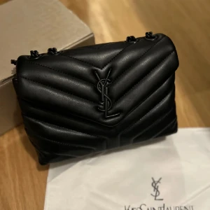 Ysl väska - Säljer min privata YSL väska. Använd fåtal gånger och i mycket bra skicka.  Hör av er för frågor. 