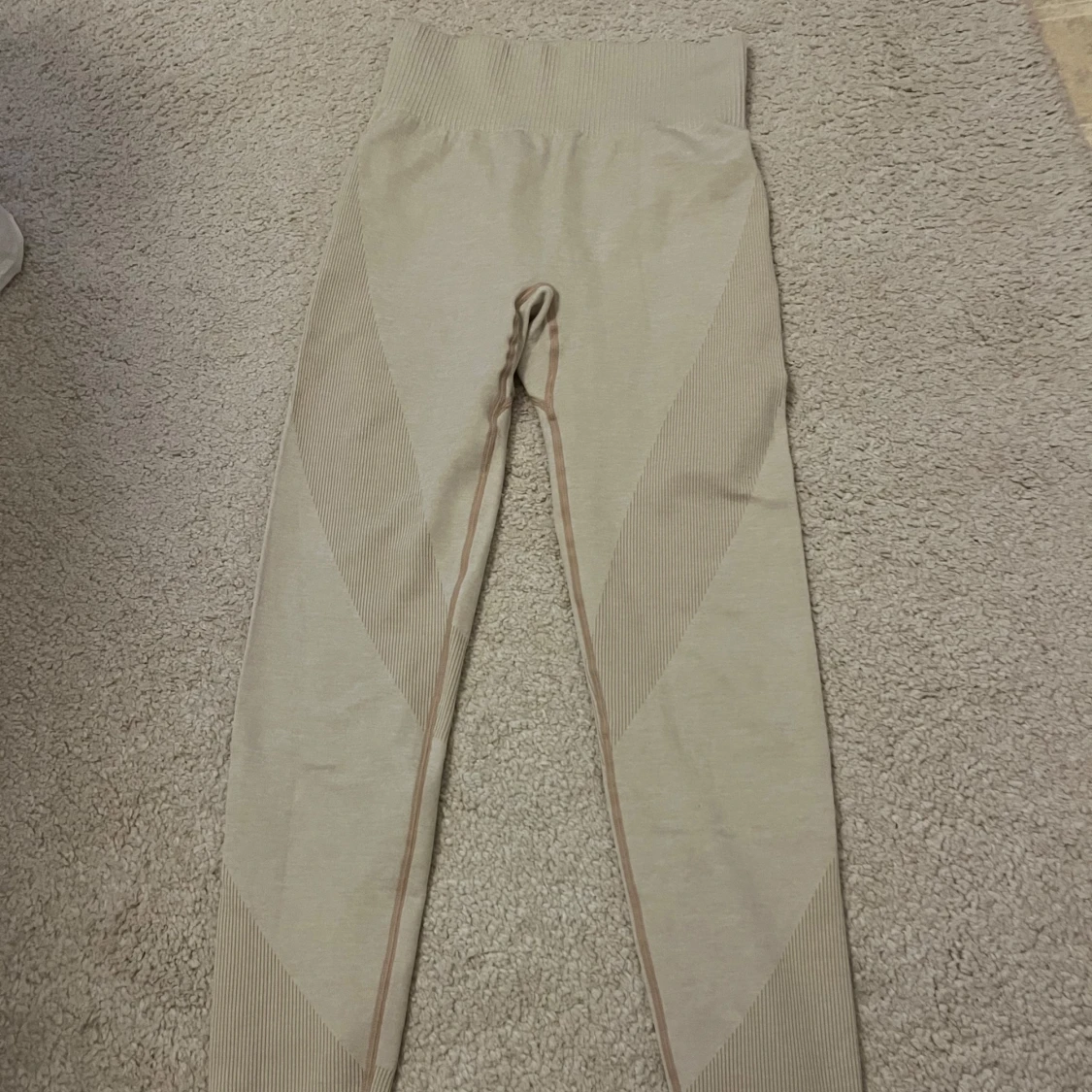 Beige sport topp och thights från lager 157 - 2