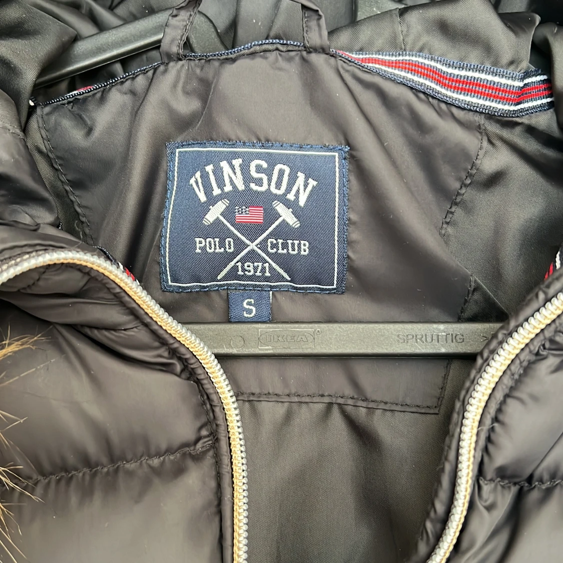 Svart dunjacka med fuskpäls från Vinson - 2