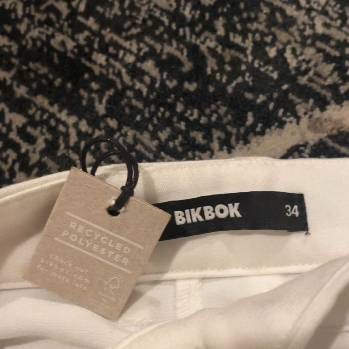 Högmidjade kostymbyxor  - 3