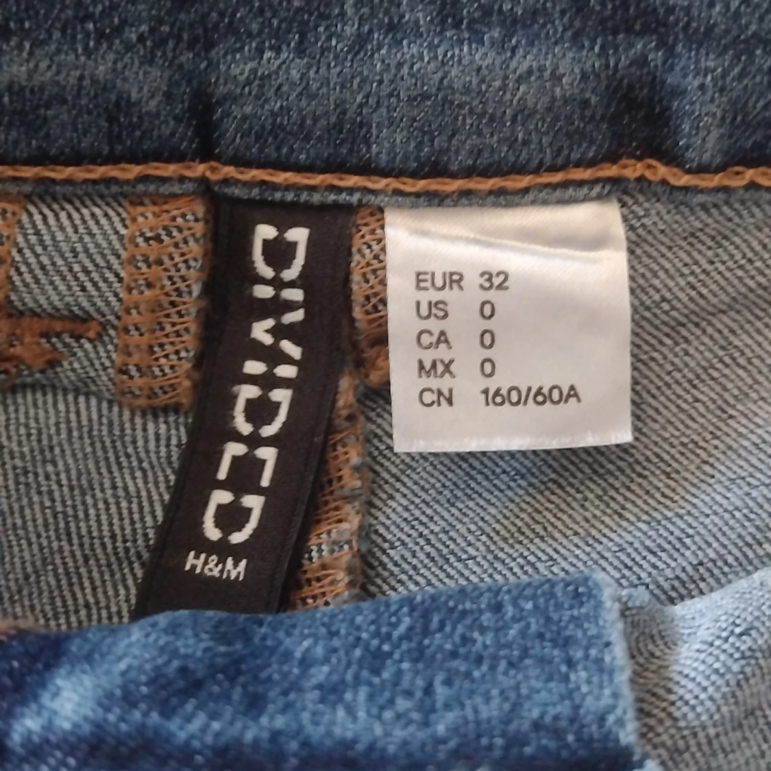 Jeansshorts med bälte från H&M Divided - 1
