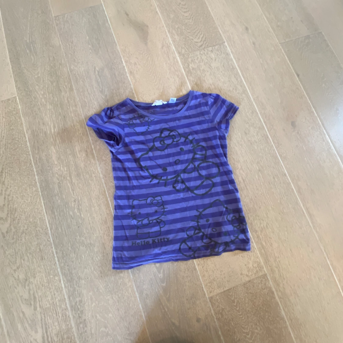 Lila Hello Kitty t-shirt med ränder - 2