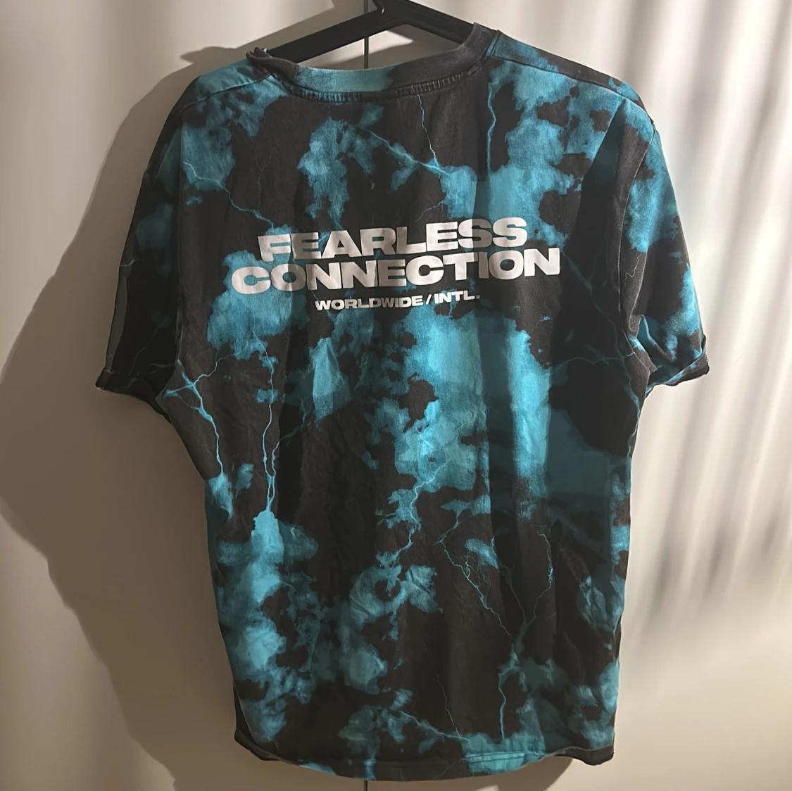 T-shirt med blixt mönster  - 1