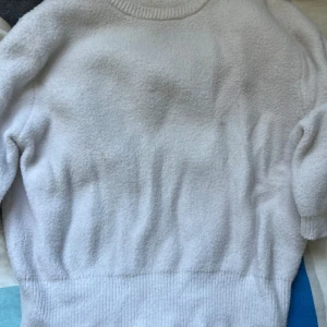 Vit stickad t shirt  - Ny t shirt från Zara 