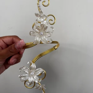 Armcuff  - 🌸Går att böja ut eller in för att få din perfekta passform 🌺Gör även customs!! Skicka in bild eller din idé så kan vi nog säkert lösa det 🥰