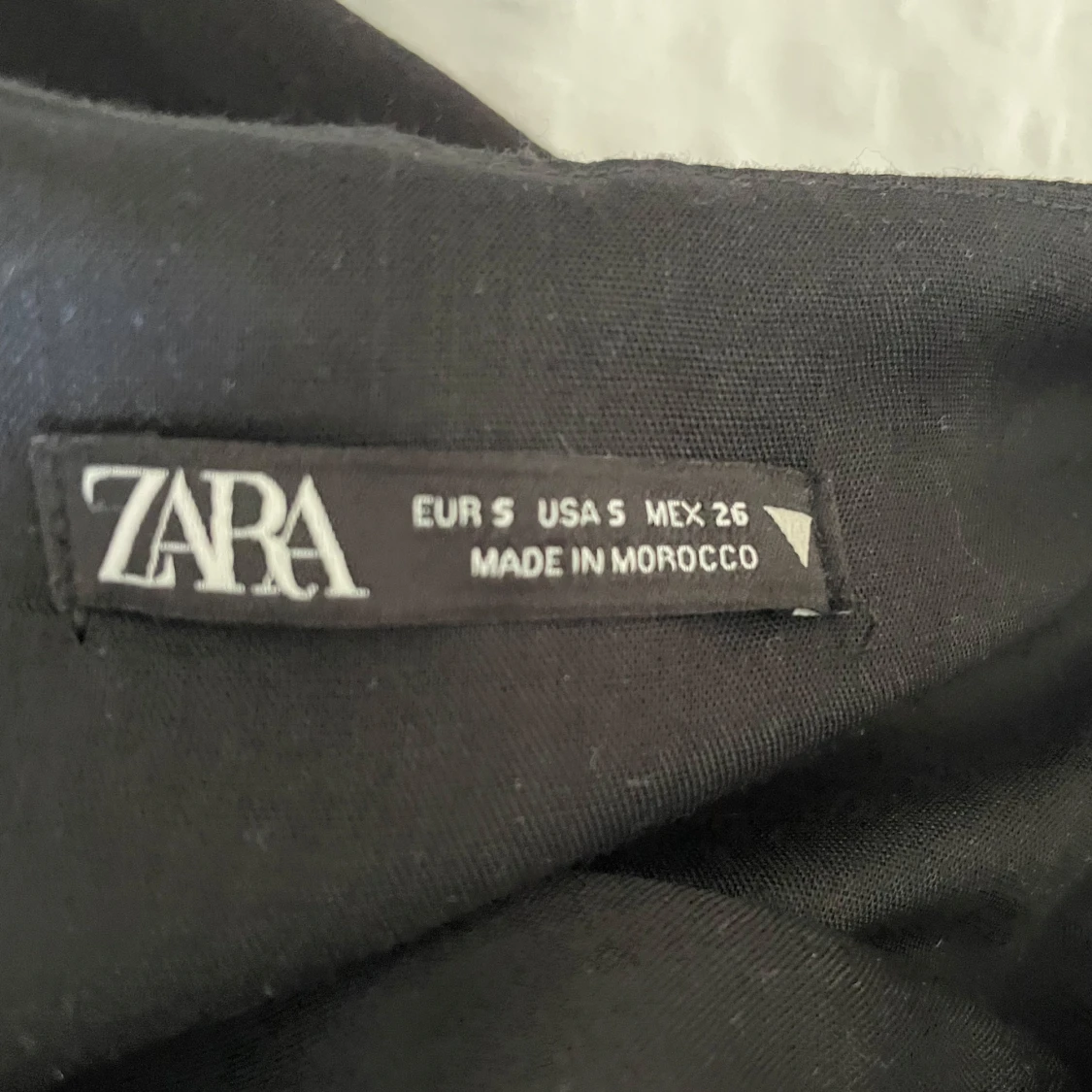 Svart kort klänning från Zara - 3