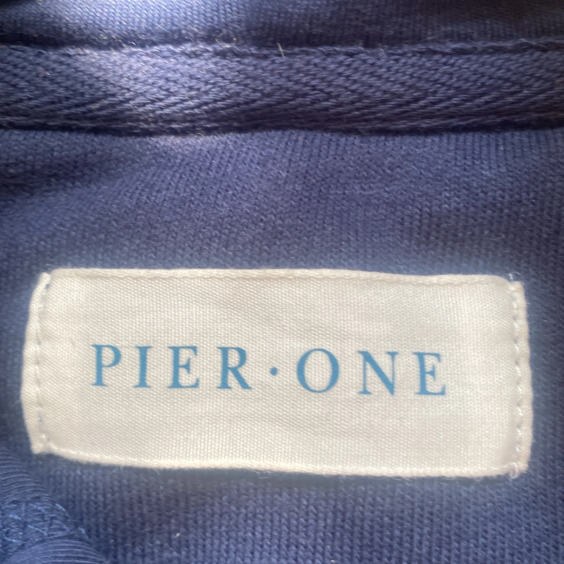 Mörkblå hoodie från Pier One - 1
