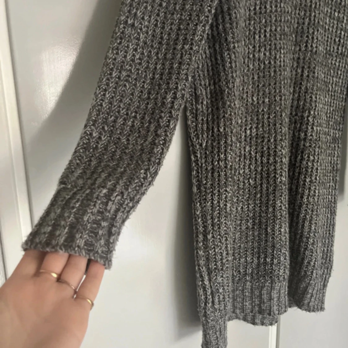 Grå stickad tröja / klänning från Boohoo - 1