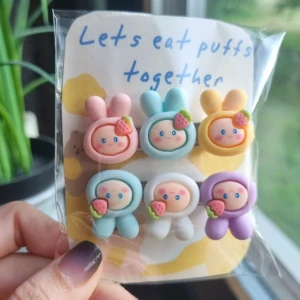 Kaniner Hårspännen - Ett par gulliga hårspännen med små kaniner figurer. Storlek 5,5cm 