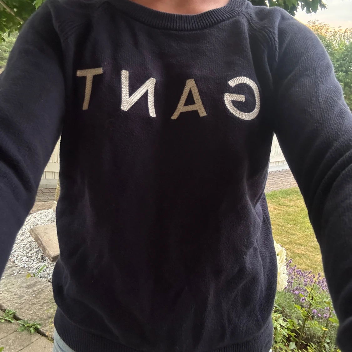 Mörkblå stickad tröja från Gant - 1