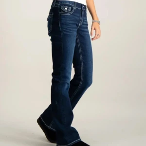 Chunky flare jeans - Säljer dessa jeans från Gina då de ej kommer till användning, de har superbra passform vid midjan💕