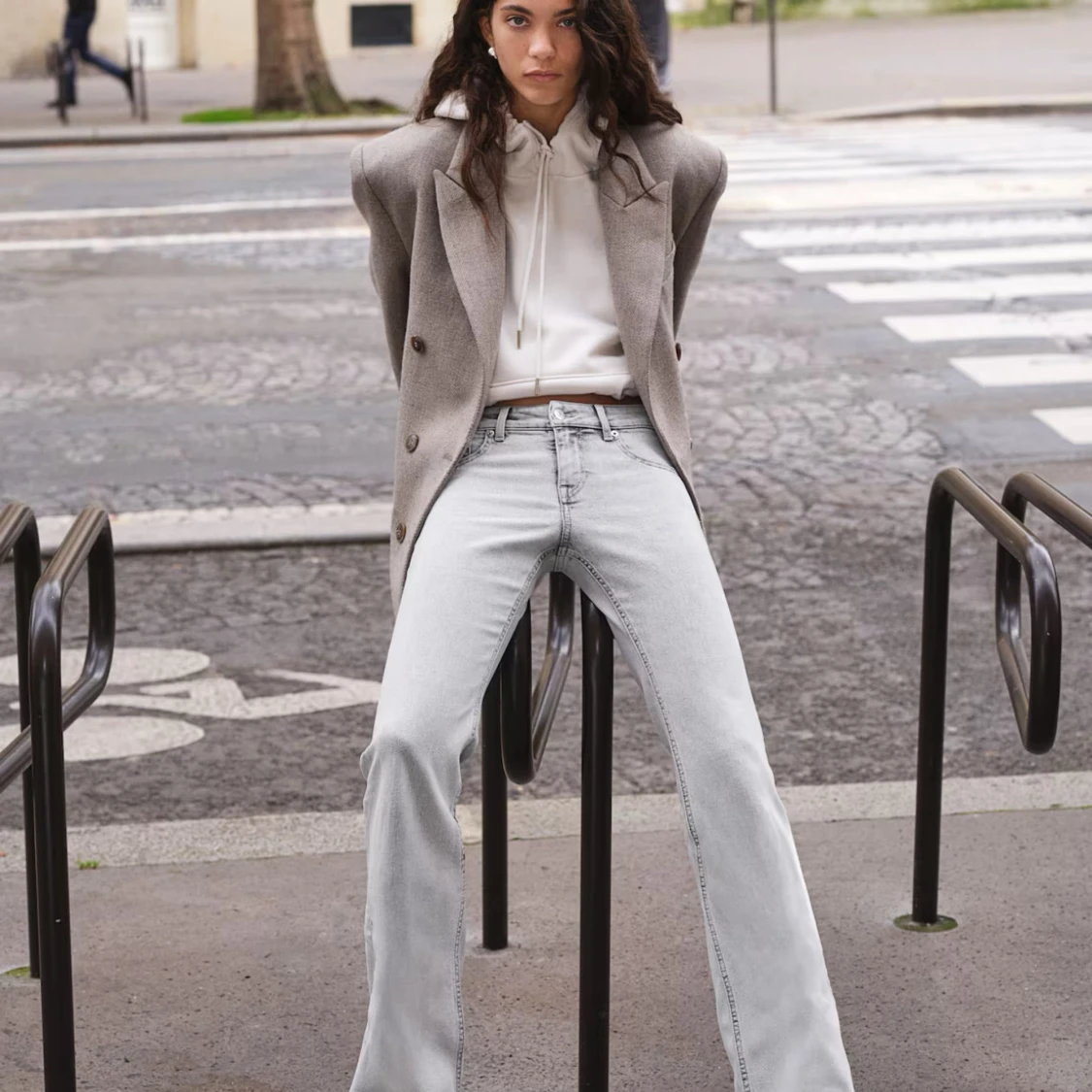 Ljusgrå bootcut jeans från H&M Divided - 3