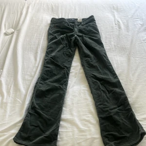 Gröna Armani Jeans - Gröna Armani jeans, storlek 28 