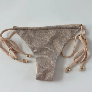 Calzedonia bikini  - Helt nya bikini Trosa från Calzedonia endast testad men är såklart tvättad. Storlek XS!🩷🩷