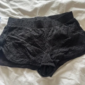 Spets shorts - Svarta spets shorts från Gina, aldrig använda o super fina! Tror inte de säljs längre💕