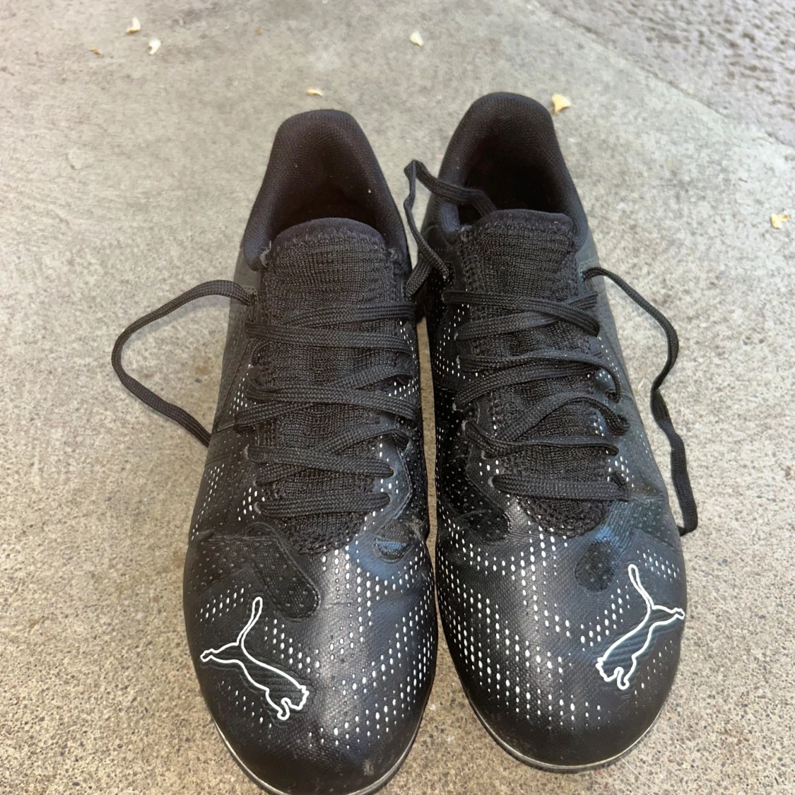 Svarta fotbollsskor från Puma - 2