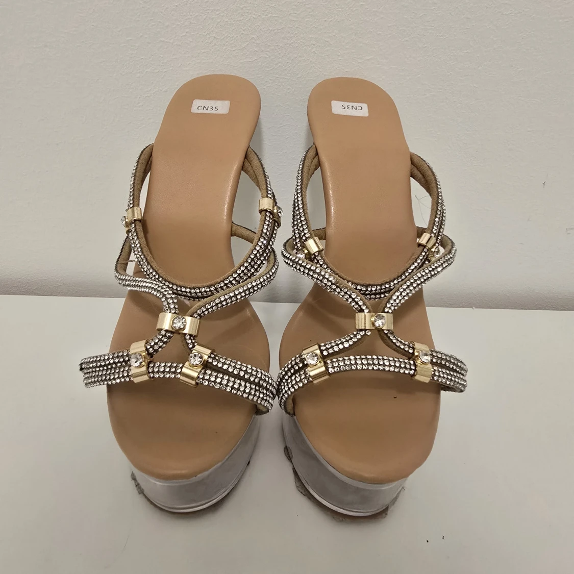 Glittriga platåsandaler med hög klack - 1