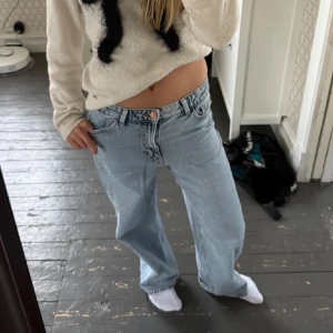 Ljusblå jeans från Lindex - Säljer ett par ljusblå Lindex jeans!! skicka för fler bilder osv
