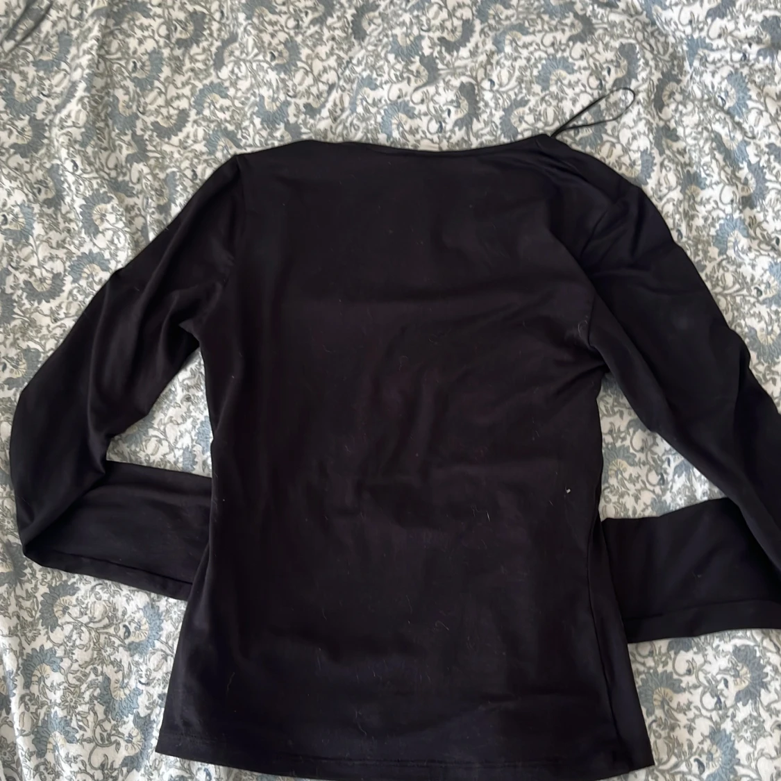 Svart långärmad topp från H&M  - 1