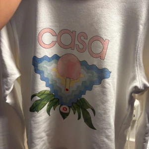 Casablanca tröja - Väldigt sällsynt Casablanca tröja, som är perfekt nu inför hösten använd två gånger, pris kan diskuteras, storleken passar xs och s 