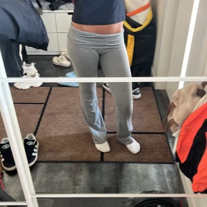 Yoga pants  - Fina grå yoga pants från lager157 fick ett par nya i en ljusare färg så dom slutade komma till användning men älskade dom här förut 
