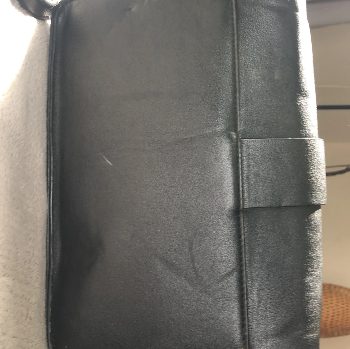 Svart handväska från lindex  - 1