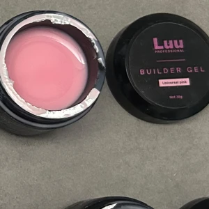 Luu Builder Gel Universal Pink - Builder gel i färgen Universal Pink från Luu .